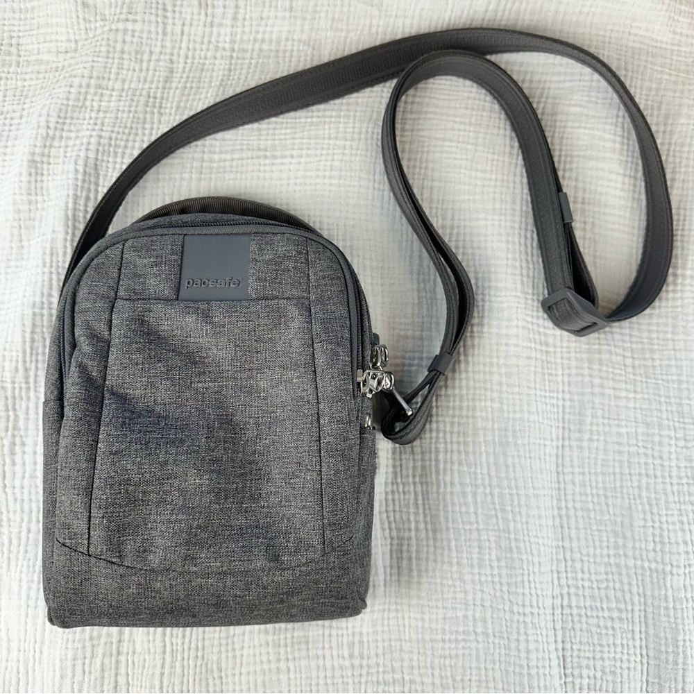 Pacsafe | Metrosafe LS100 Crossbody Anti-Theft Bag | Gray | 3 Liter